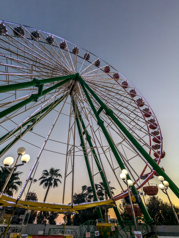 איה נאפה עם ילדים